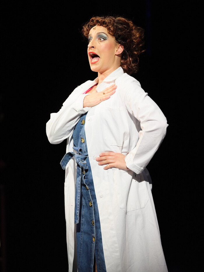 Slunce, seno, jahody - fotografie 1 z 20