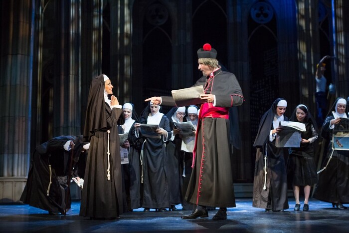 Sestra v akci - fotografie 1 z 24