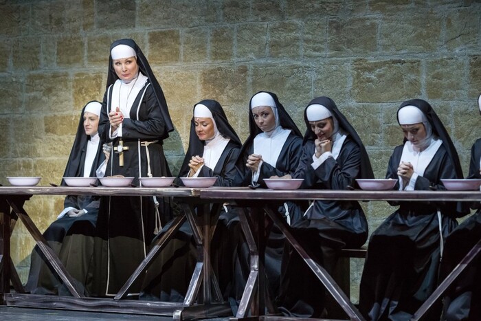 Sestra v akci - fotografie 12 z 24