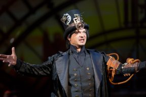 Gallery - Legend named Holmes - official photo by David Kraus