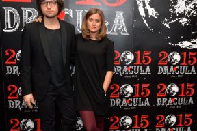 Gallery - They took a picture with Dracula
