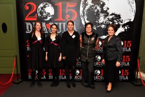 Gallery - They took a picture with Dracula