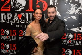 Gallery - They took a picture with Dracula