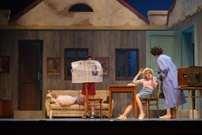 Gallery - Sun, hay, strawberries - official photo by David Kraus