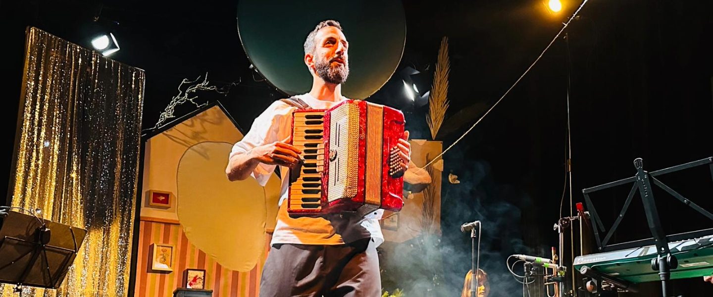 Kabaret Roztáhnout Křídla
